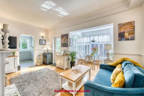 Sitting Room/Breakfast Room