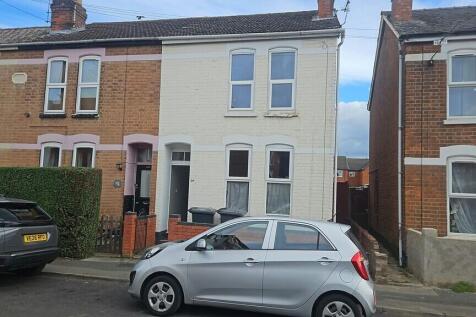 3 Bedroom Terraced in GL1 4BU
