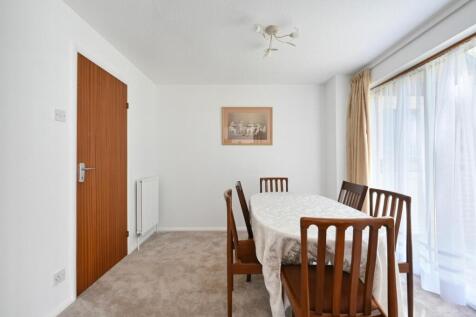 NORTHCLIFFE CLOSE
