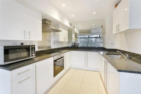 A wonderfully presented one double bedroom in this prestigious riverside development. The property benefits from a fully fitted open plan kitchen, integrated heating and air-conditioning system as wel