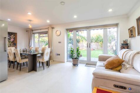 Living Area / Dining