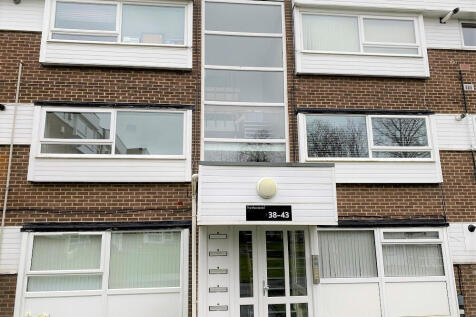 This 2 bedroom unfurnished, first floor apartment situated just off Shadwell Lane in the popular area of North Leeds, the property comprises of entrance hall, large open living space, lounge/dining/ki