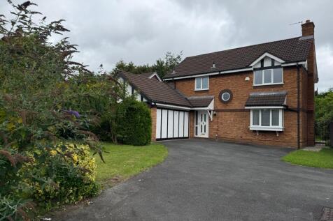 4 Bedroom Detached in SK4 3LZ