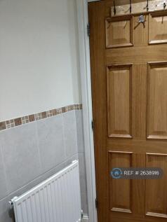 Family Bathroom Door/Radiator