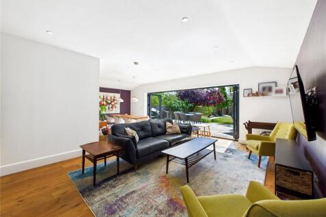 Lounge / Dining Area