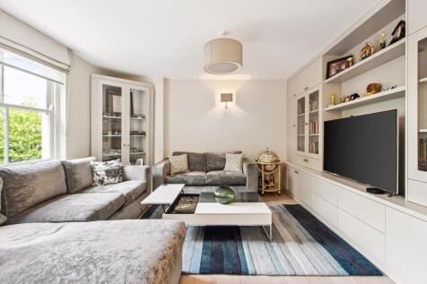 Stylish second floor two-bedroom apartment in the heart of Notting Hill, moments from Kensington Gardens This well-presented apartment occupies a desirable position within an attractive period buildin