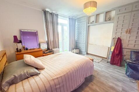 16b South View Ro...