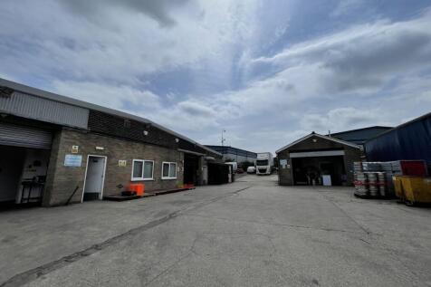 Distribution Warehouse to rent in garforth
