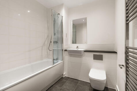 Experience luxury in this elegantly designed bathroom, perfect for relaxation and rejuvenation.