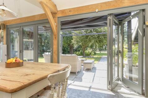 Tall trees, Kites Hardwick