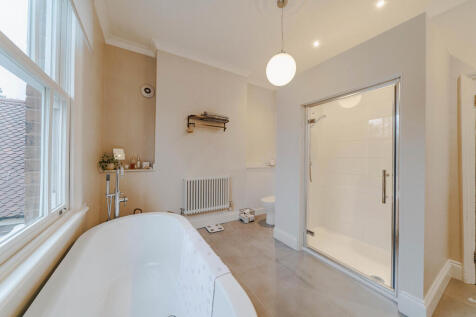 5 bed, 3 bath Detached in Birmingham - Photo 32
