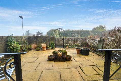Rear paved garden