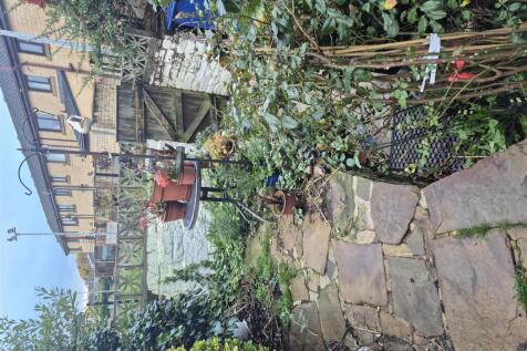 6 Linden Road Earby Garden .jpg