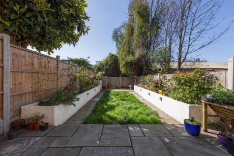 Waverley Road, E18