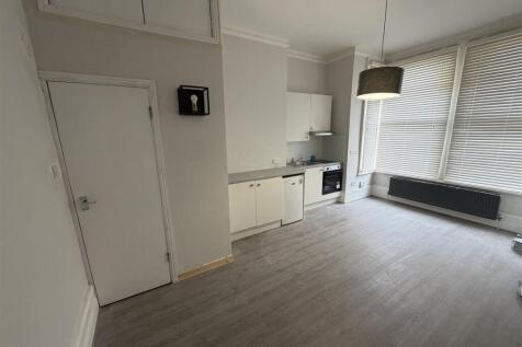lounge/bedroom