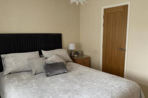 Master bedroom front double: