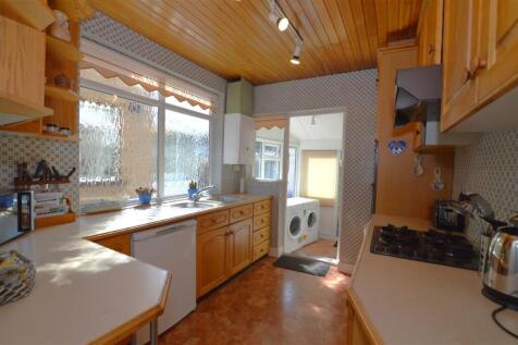 12 Alton Gardens kitchen.JPG