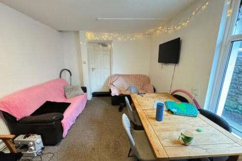 7 Bedroom Terraced in CF24 3BS