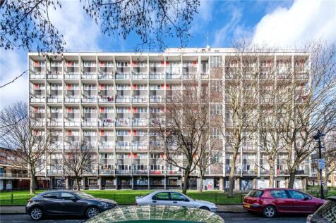 Located a short walk from Queen Mary University, 5 minutes walk from the amenities of Mile End Road and the transport links of Stepney Green station is this part-furnished 3 bedroom maisonette. The pr