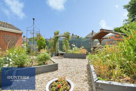 REAR GARDEN 03.jpg