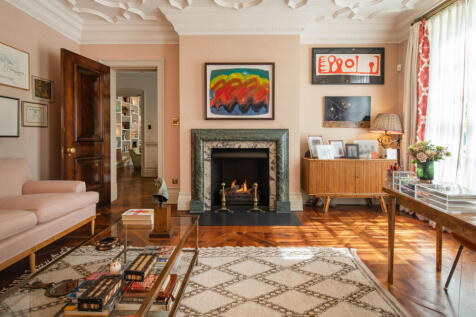 10 bed, 10 bath Detached in London - Photo 10