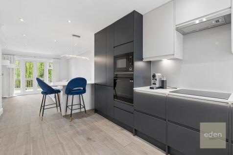 KITCHEN/FAMILY ROOM