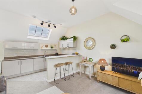 Open Plan Lounge and Kitchen