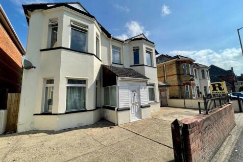 6 Bedroom House in BH9 2JB