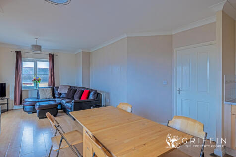 Lounge & Kitchen