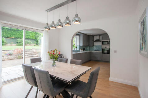 Dining room through to kitchen