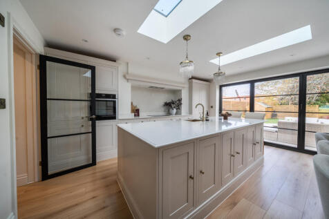 1381093-19-6915b8...