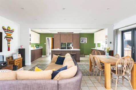 Kitchen/Family Rm