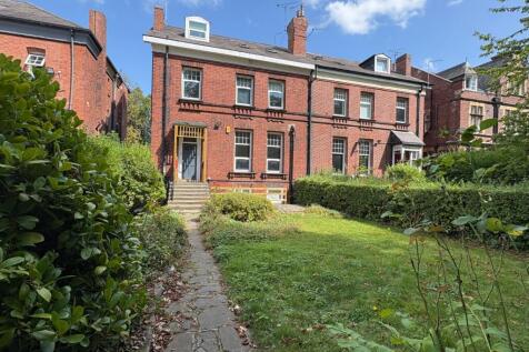 DEPOSIT FREE OPTION AVAILABLE! This TWO BEDROOM apartment is situated on the TOP FLOOR of this professional building set back from Otley Road in the sought after area of Far Headingley.