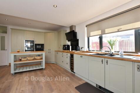 Kitchen/Dining Area