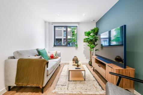 This part-furnished flat offers a comfortable living space with one bedroom, a modern bathroom, and a reception area. The kitchen is well-equipped with contemporary appliances. Located on Mornington R