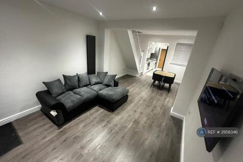 We are proud to offer this delightful room in a beautiful, newly refurbished 2 bedroom, 1 bathroom shared house in a great location. Available to move in from 1 August 2026. The property is offer... *