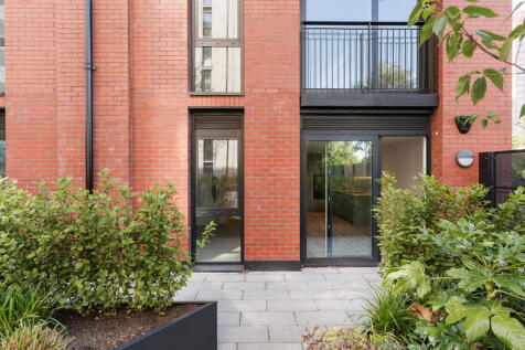 Beautiful garden apt