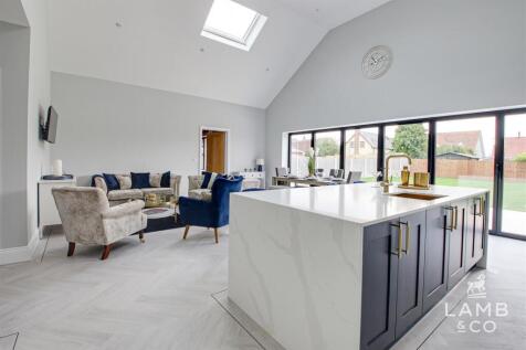 KITCHEN/LIVING SPACE