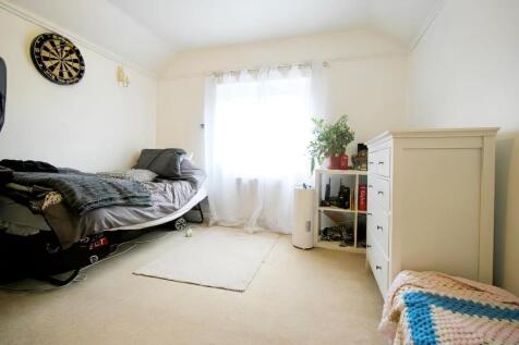Bedroom 1.jpg