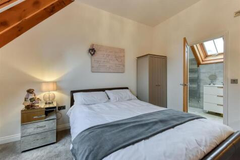 Wentworth Barn-bed1a.jpg