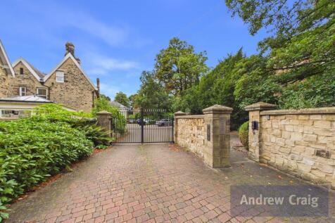 Entrance gates