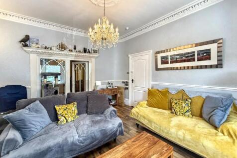 117 front liv room 2.jpg