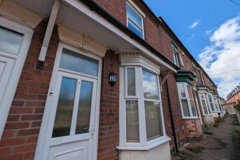 Three bedroom terrace house tucked away on a walkway but being close to Pershore Road and facilities. Central heating and double glazing. New décor and floor coverings. ground floor bathroom, one doub
