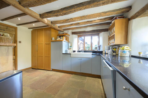 THe Farmhouse Woo...