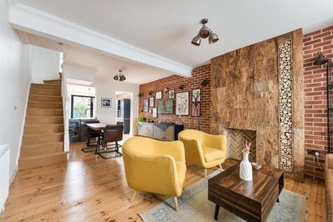 Westward Road, E4