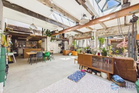 Open Plan Kitchen/Dining/Living Space