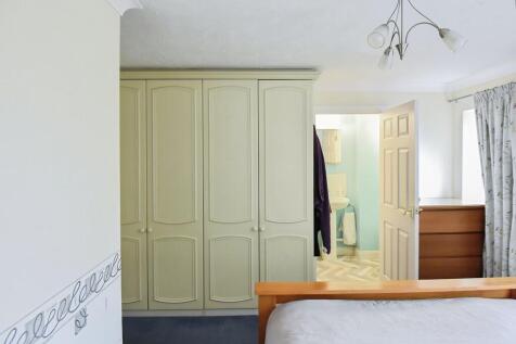 Master Bedroom to Ensuite Toilet