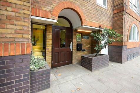LONG LET. This fantastic 1 bedroom flat offers spacious and comfortable accommodation throughout, boasting an open plan reception room and kitchen as well as a bright double bedroom.