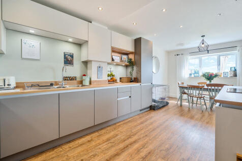 Kitchen / Dining ...