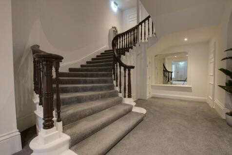 COMMUNAL STAIRCASE